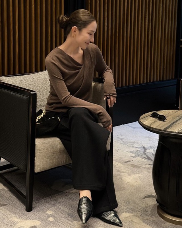 ドレープネックニットトップス　A25272