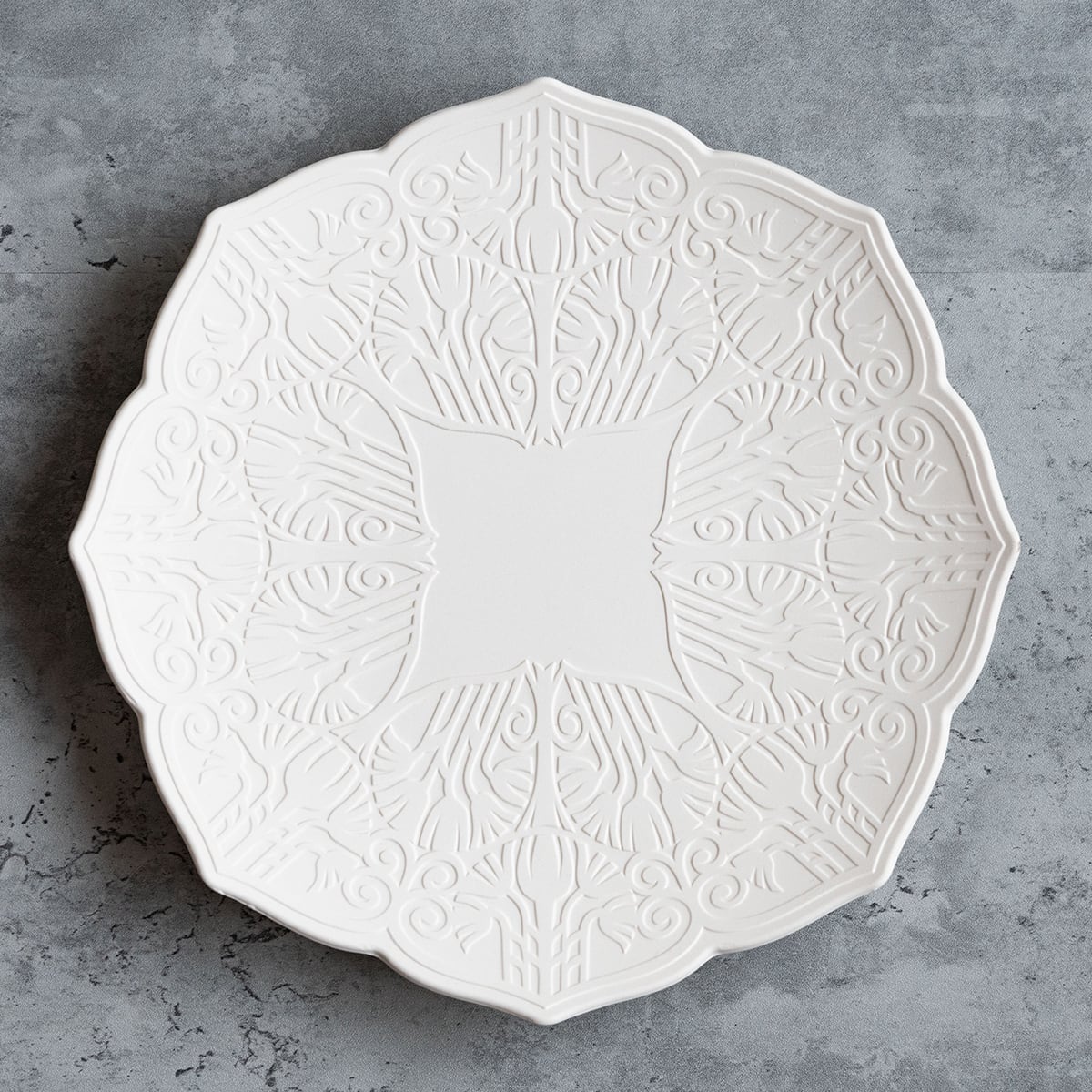 樹葉蕾花 プレート パステルアイボリー | 有田焼と切り紙作家矢口