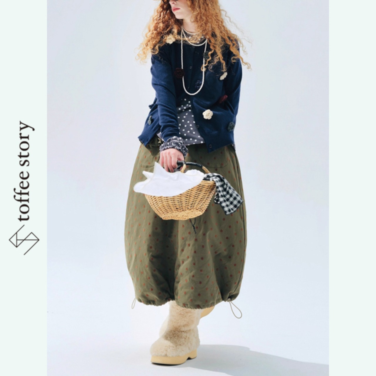 花をまとうネイビーフラワーカーディガン 《i0805》