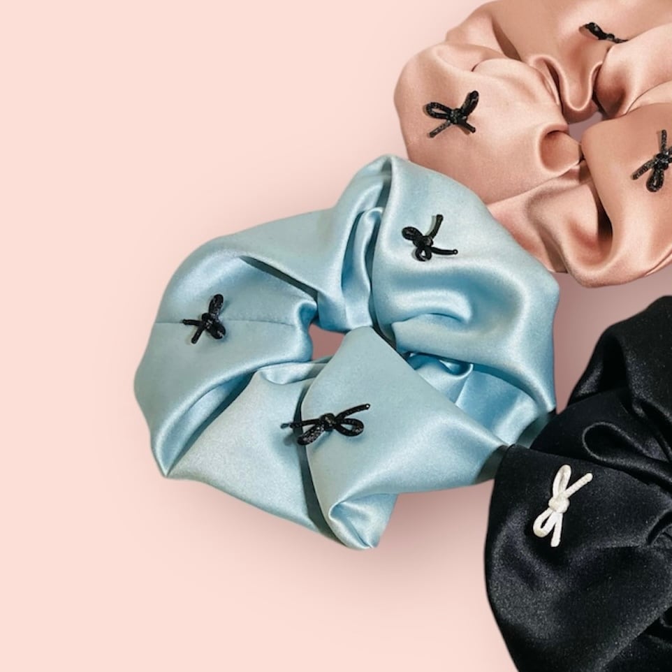 シュシュ リボンモチーフ】〈黒×水色〉 | ekbon official online shop