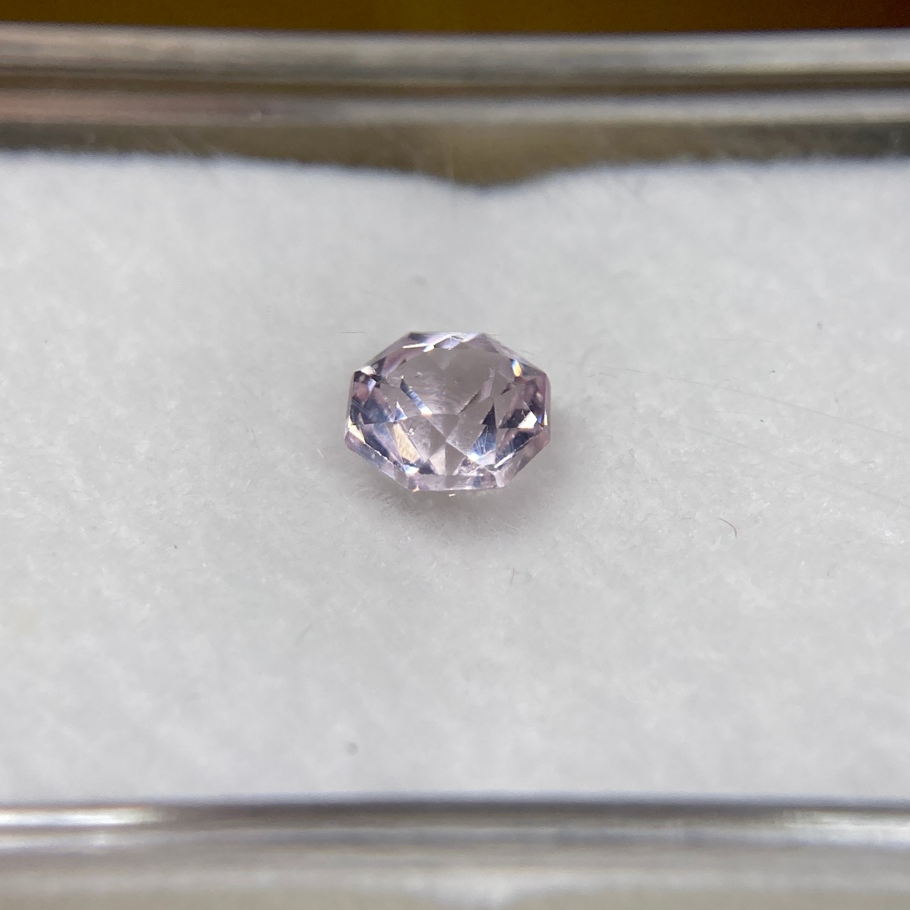 お花みたいなスピネル 淡いピンク系 約4.5mm r-0122