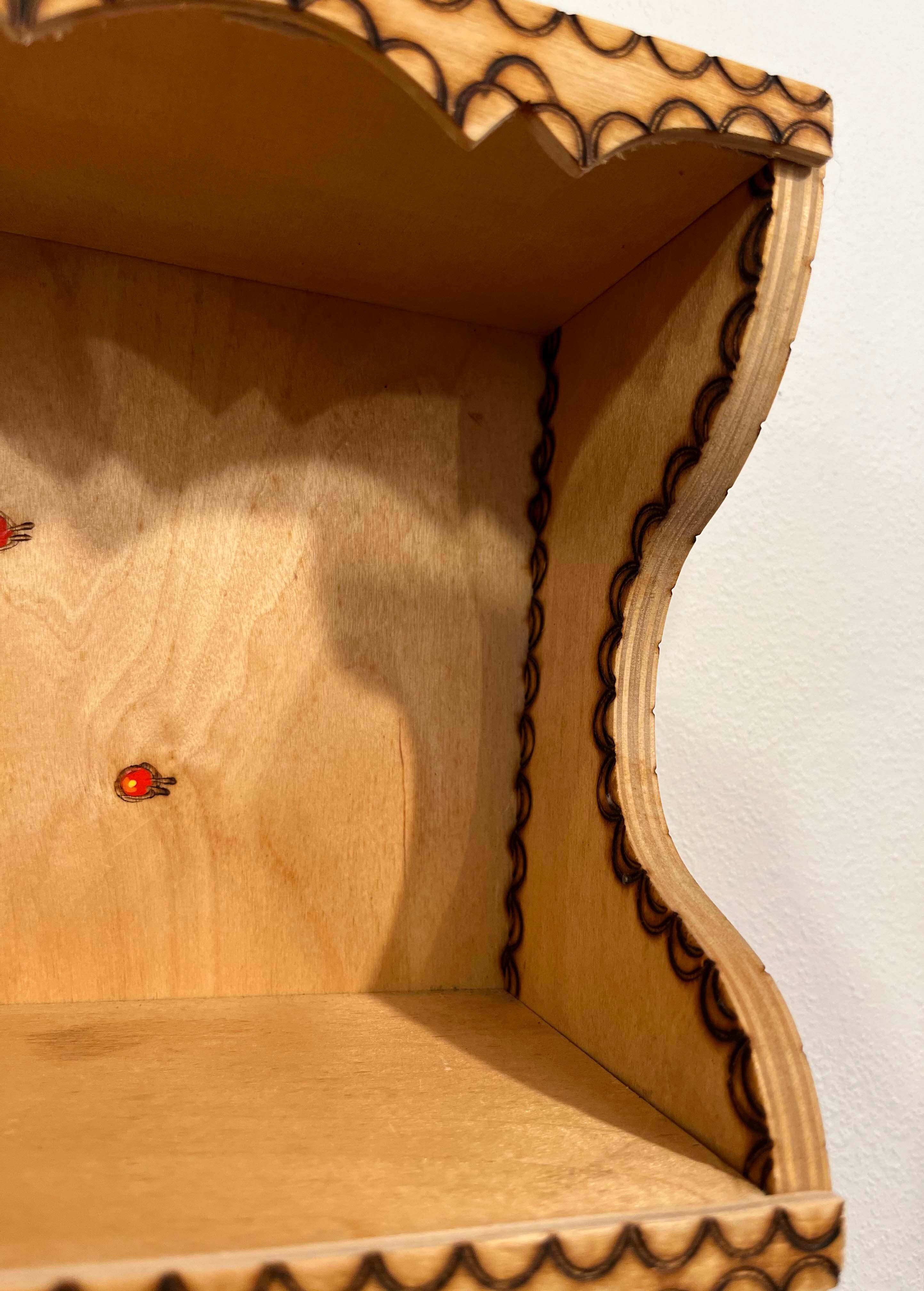 飾り棚(タチアナ・ザマノワさん作)