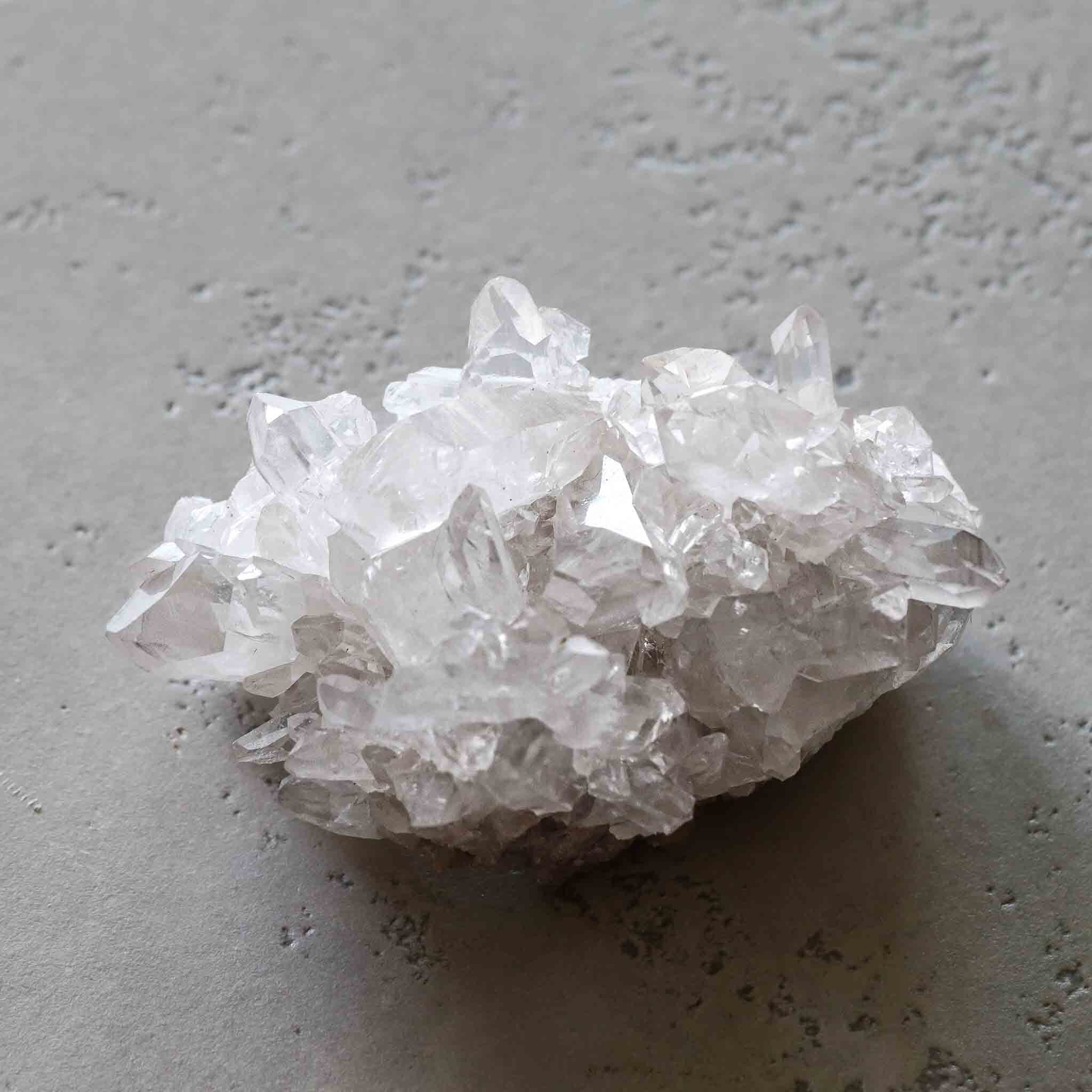 マダガスカル産水晶クラスター 2477｜【送料無料】Madagascar Clear