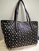 美品★JIMMY CHOO ジミーチュウ SCARLET スカーレット M A4対応 男女可 ☆スタッズデザイン レザー トート バッグ 黒x銀★ 使いやすいトート型モデル