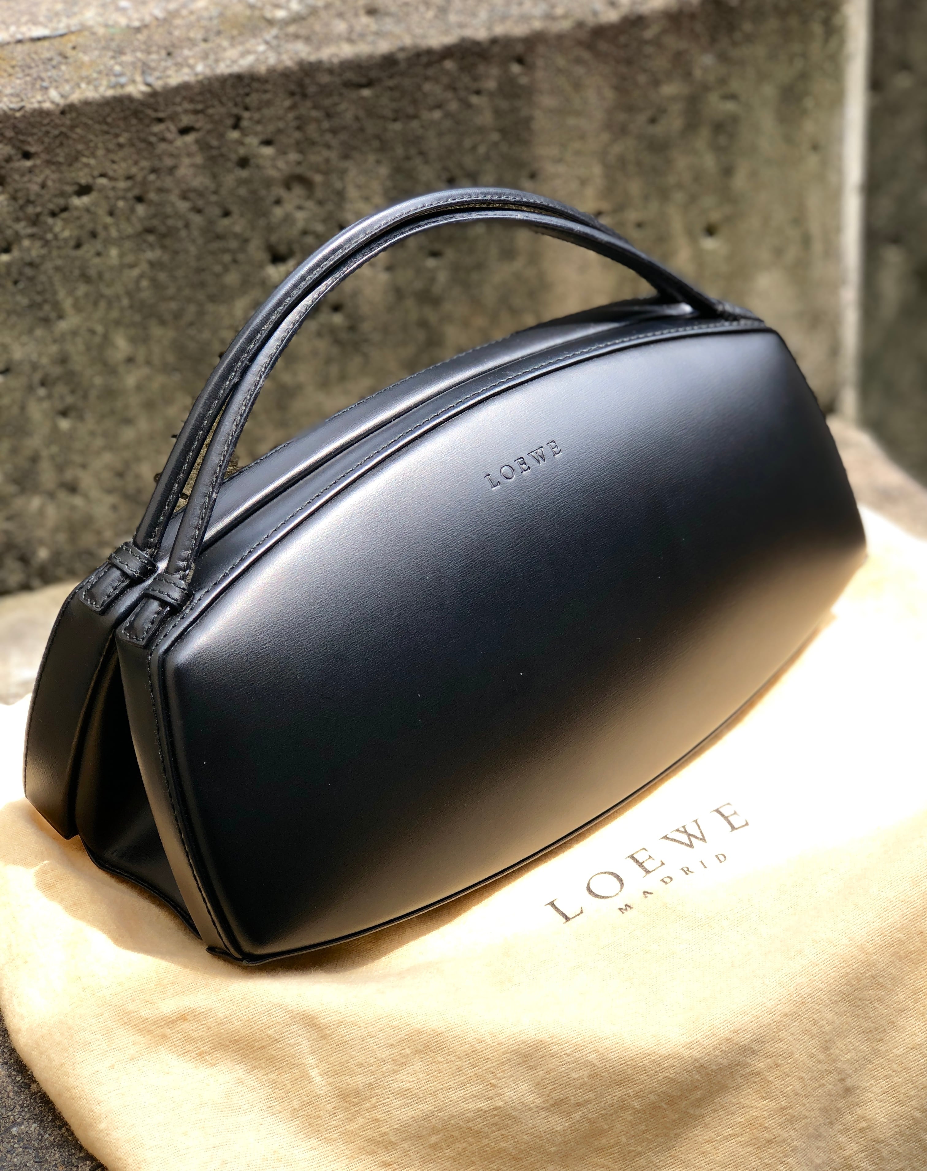 LOEWE ロエベ　ロゴ　レザー　丸形　ラウンド　ハンドバッグ　ブラック　vintage　ヴィンテージ　オールド　bwkfuf |  VintageShop solo powered by BASE