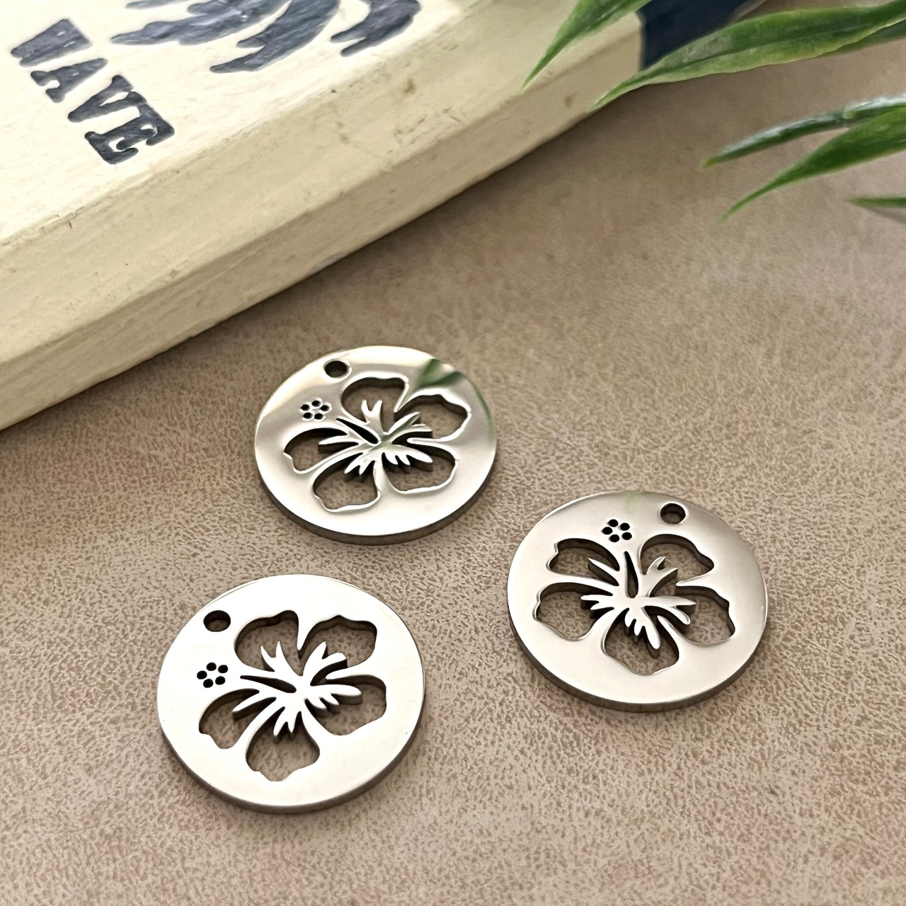 ステンレス製ハイビスカスサークル空枠チャーム/ハワイアン/花/フラワー
