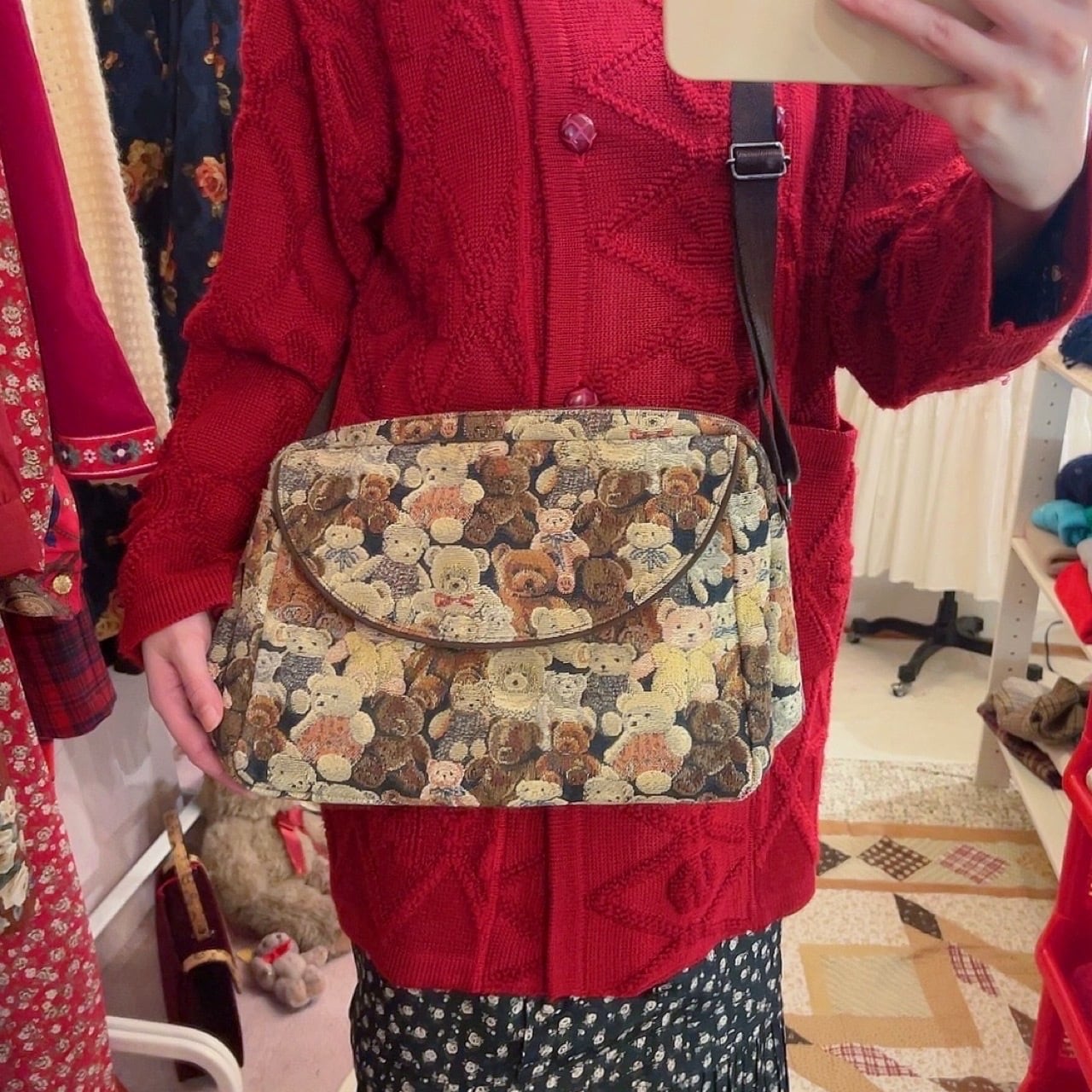 many bear gobelin shoulder bag