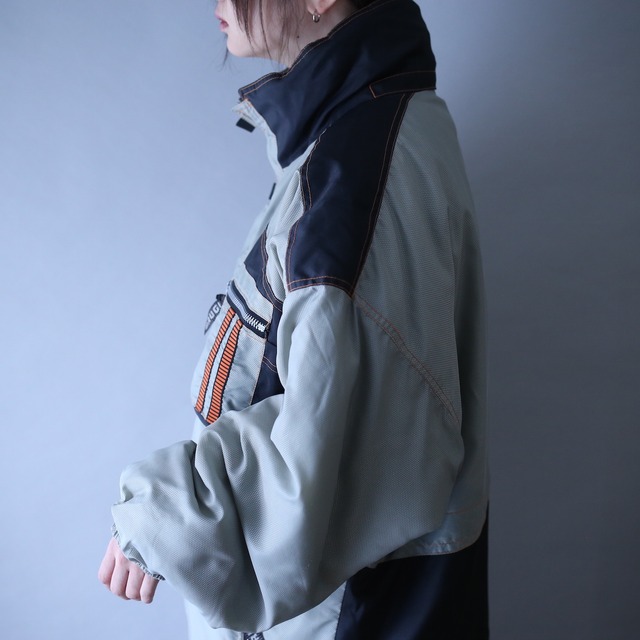 multi gimmick design over silhouette mountain jacket