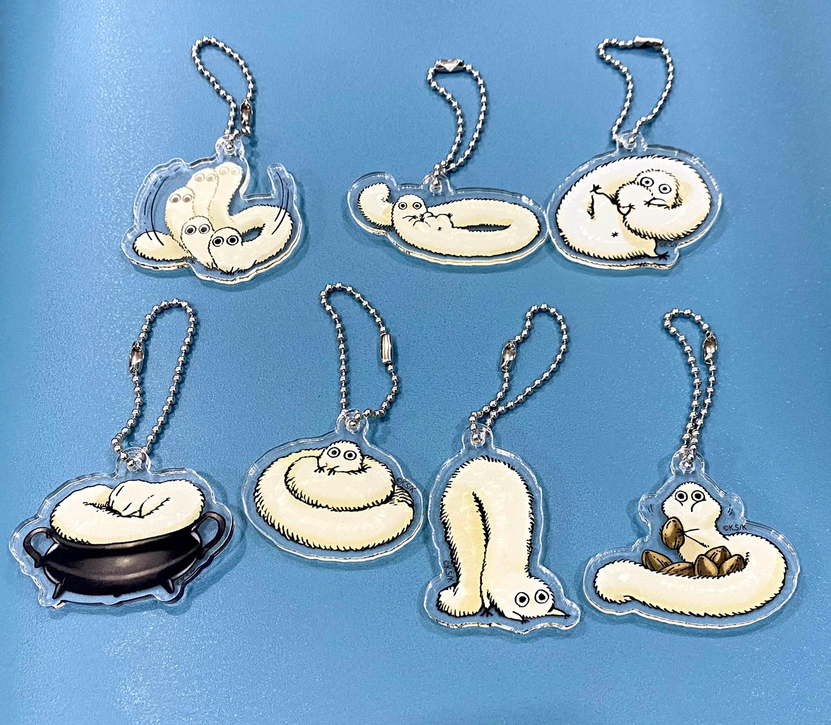 とんがり帽子のアトリエ〉 フデムシアクリルチャームコレクション(全7 