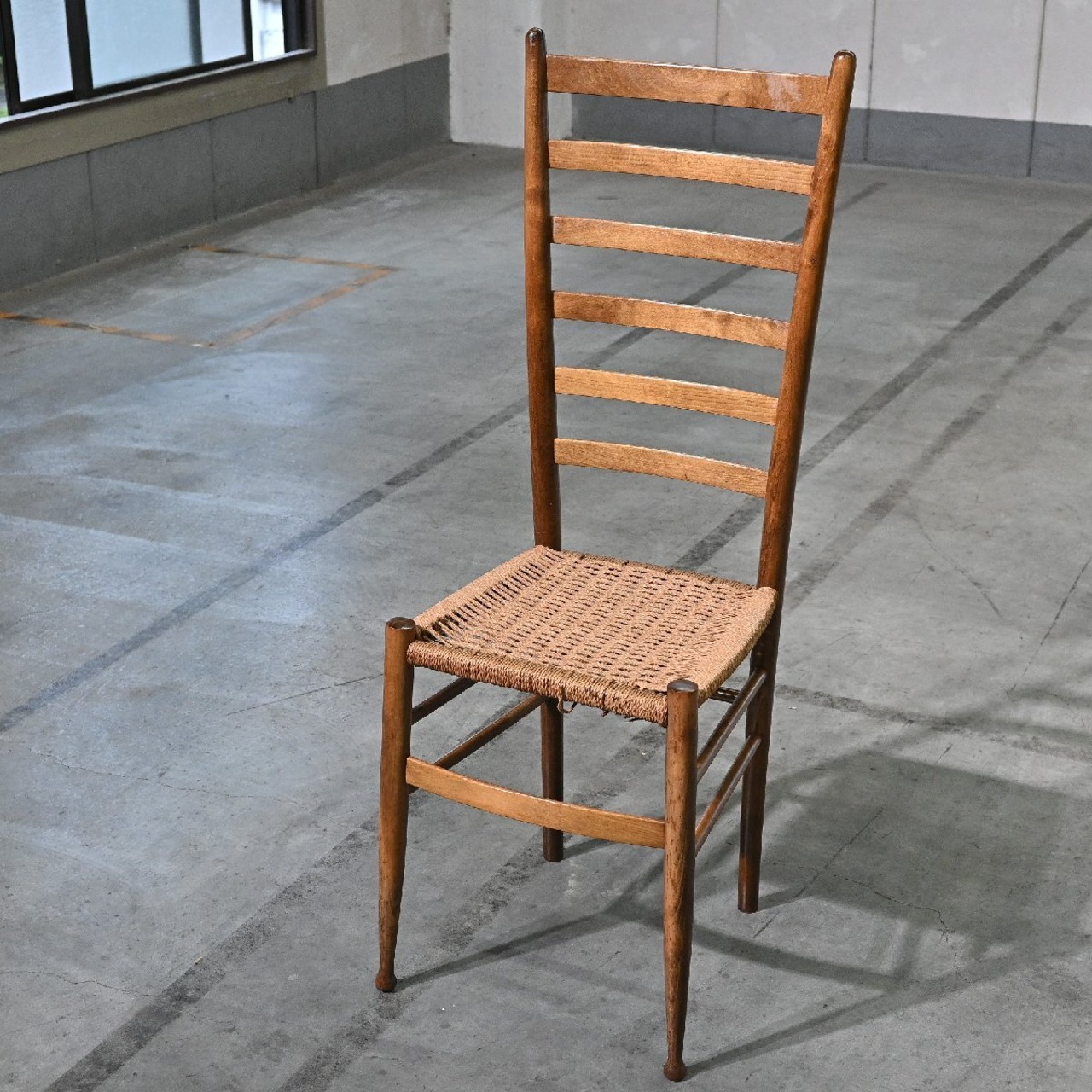 イタリア製 Gio Ponti ラダーバックチェア B ウォールナット材 ラッシュシート ハイバック ジオ・ポンティ 球形脚 ダイニング モダン【中古家具/中古インテリア/USED家具ユーズド家具/リサイクル】