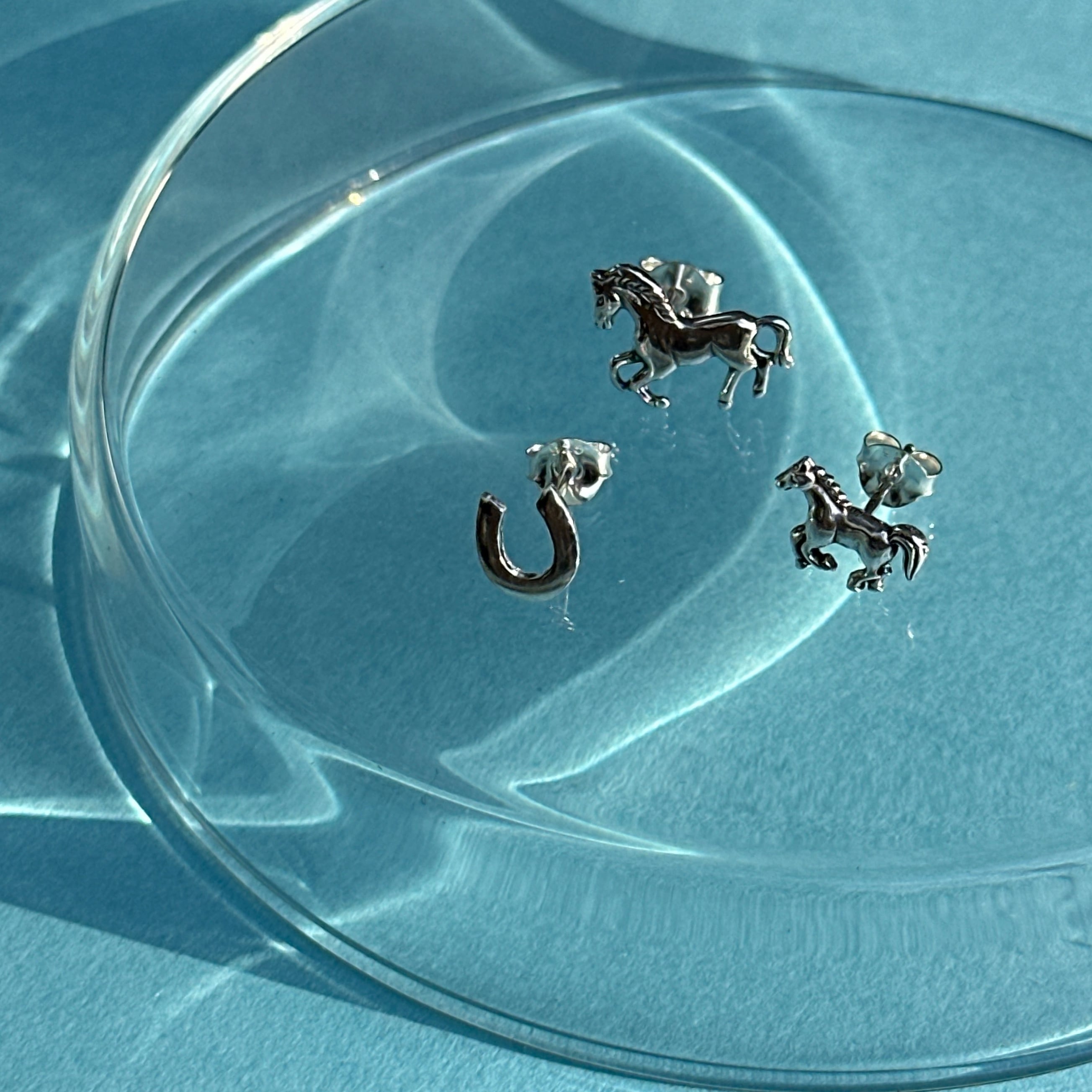 再入荷】馬 と 馬蹄 の 3点セット スタッド ピアス 馬 蹄鉄 ホース
