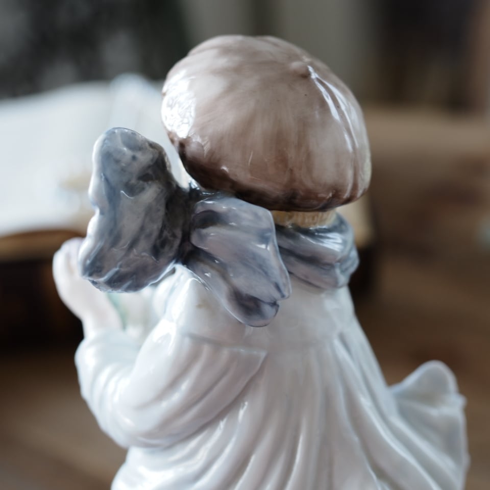 英国コールポート The Boy 1990年製 可愛い少年のフィギュリン