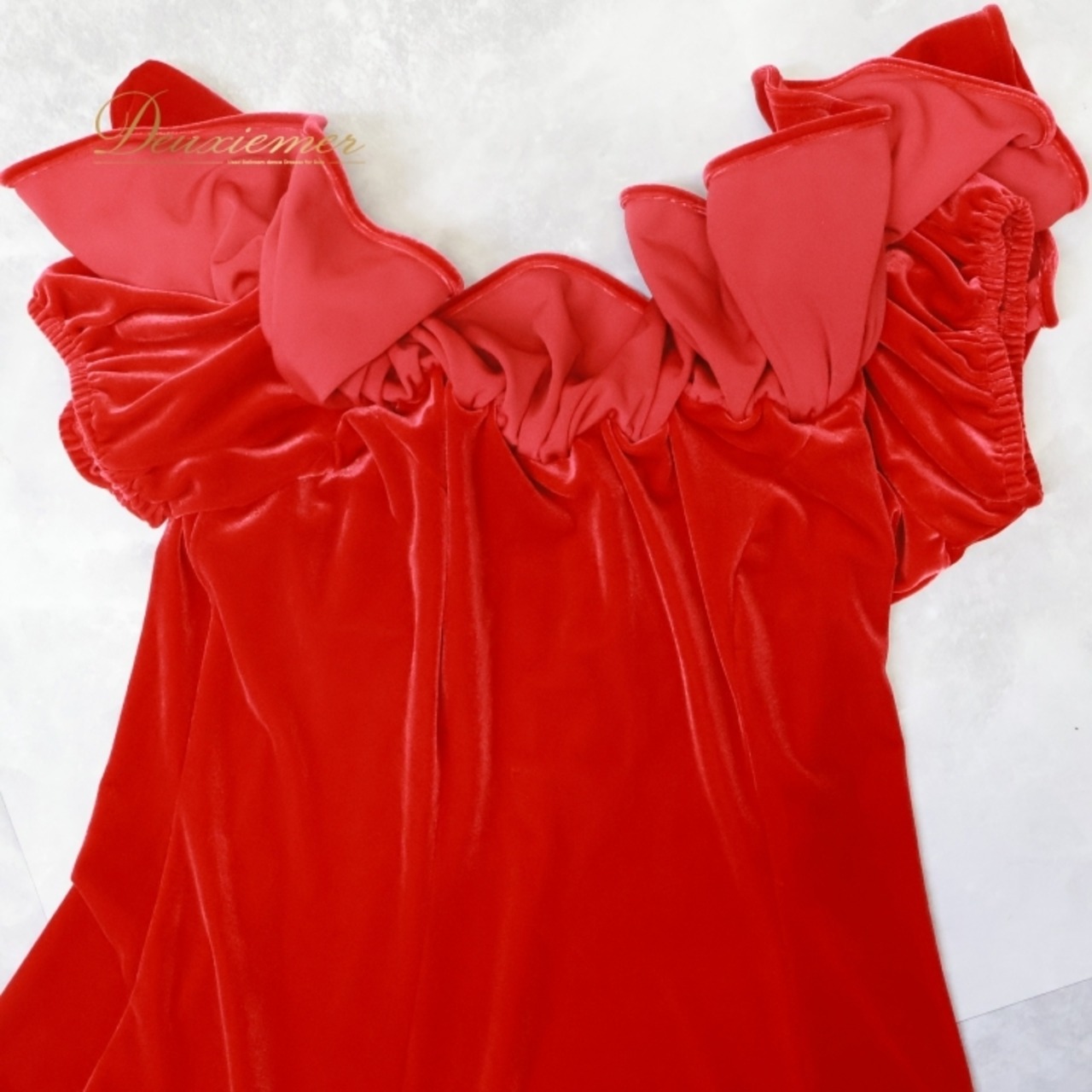 フラダンス 衣装 ワンピース ドレス レッド系 u’ino! ハワイ製 ベロア フリル 光沢 高級感 レッスン 練習 フラ ダンス かわいい おしゃれ 華やか 鮮やか 上品 赤 2awy ハワイアン アロハ フラダンス用 ベロアドレス レッドドレス 女性用 フリルドレス パーティードレス フラ衣装 演奏会 ステージ衣装 鮮やかカラー 上質素材 ドレッシー