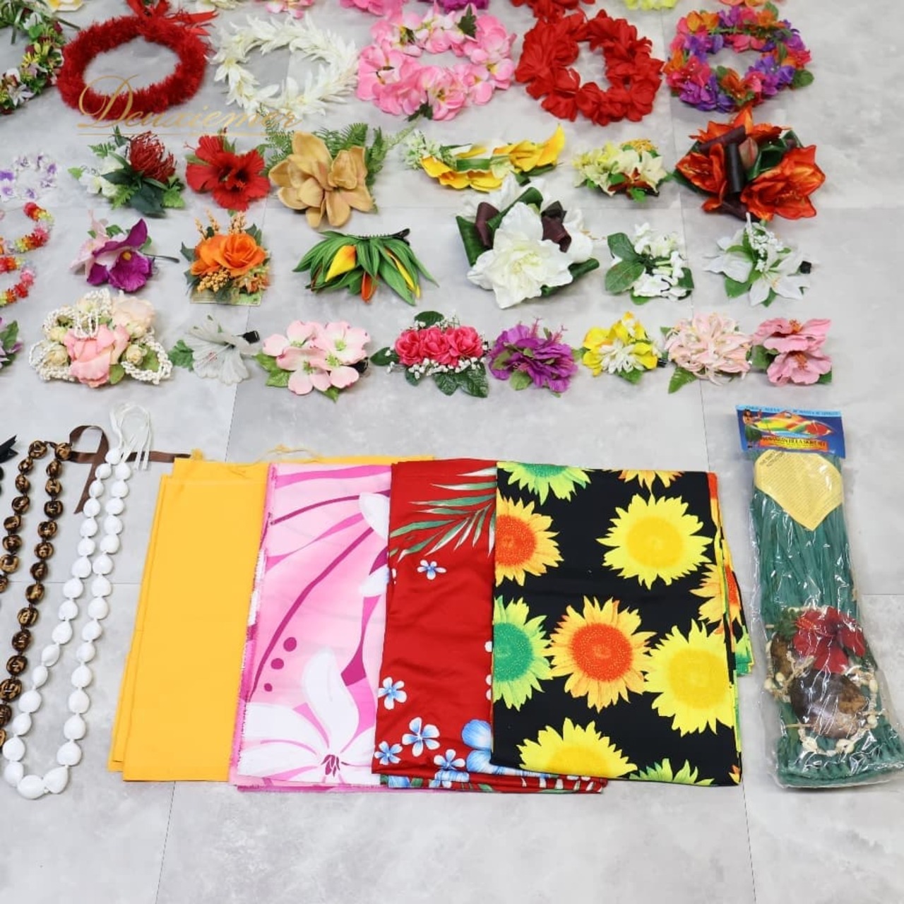 フラダンス 小物 まとめ売り 70点以上 セット レイ フラワーレイ パレオ クウペエ ネックレス シェルレイ ククイ イリマ 白 黄 緑 紫 赤 ピンク カラフル アクセサリー ヘアクリップ ヘアアクセサリー タヒチアン ホワイト系 レッド系 ピンク系