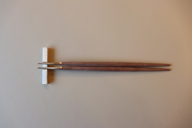 クチポール（Cutipol） ゴア/GOA ブラウン 箸 + 箸置きセット