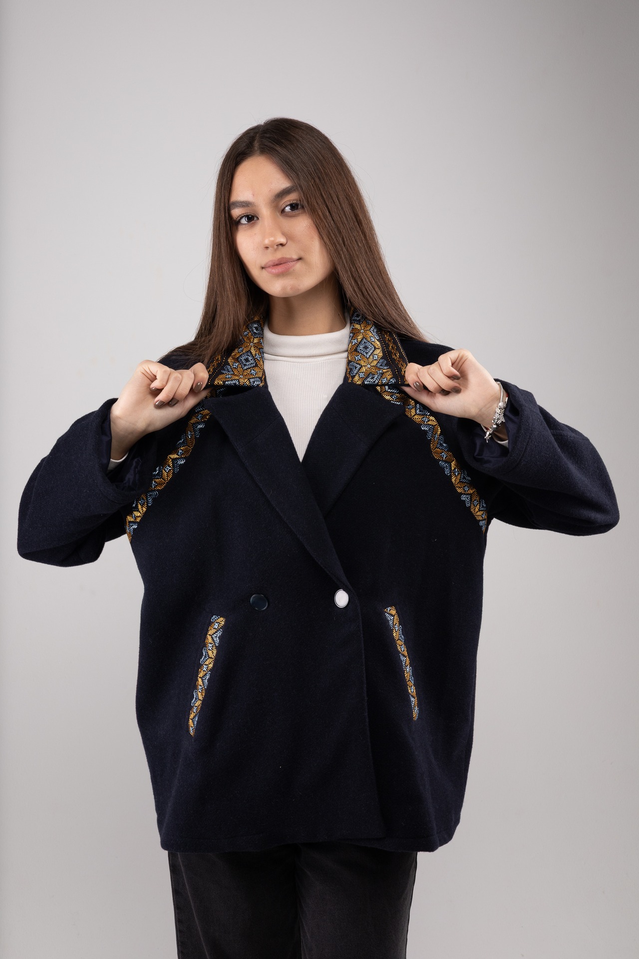 ウクライナ産プレミアムウール100%ジャケットコート（ウクライナ）平行縫い　シルク手刺繍 - 5