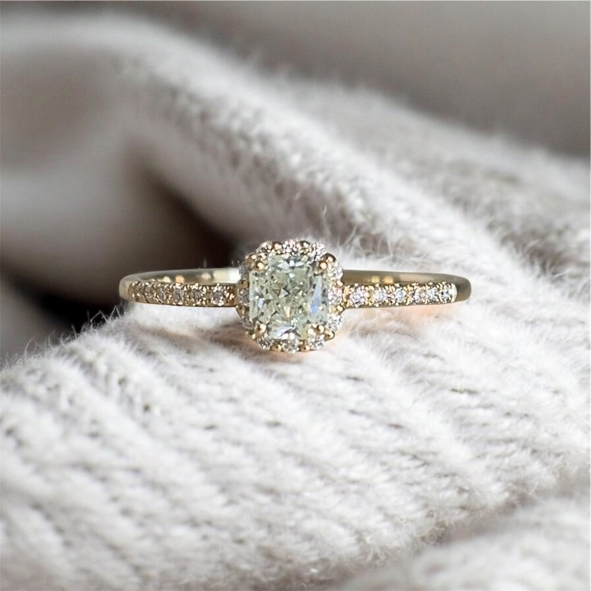 ベリーライトイエローグリーン ダイヤモンドリング 0.359 ct K18