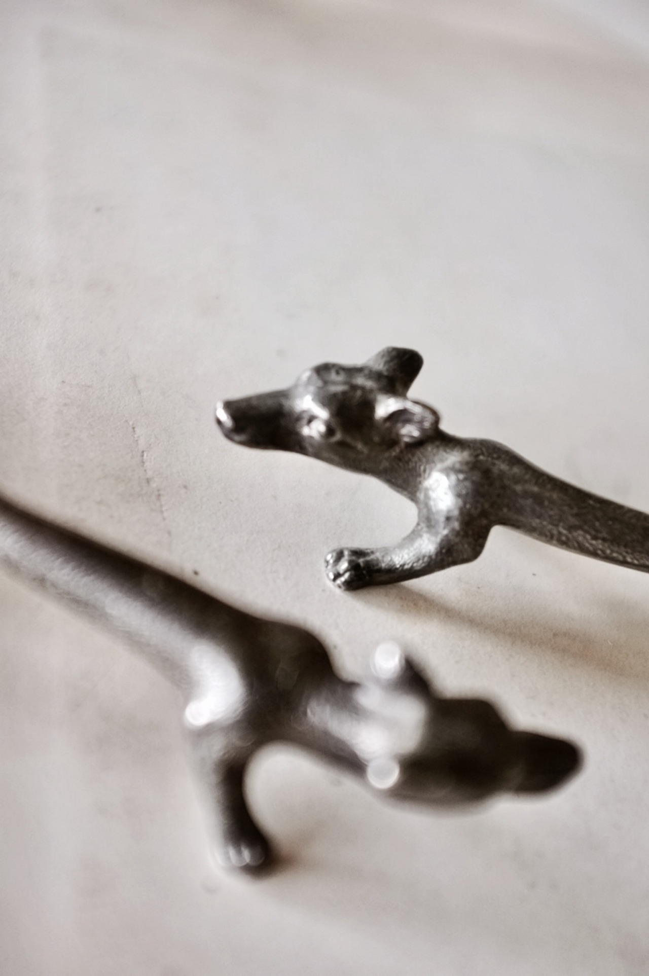 フランス 誰かを探す狼さんとカトラリーレスト アンティーク