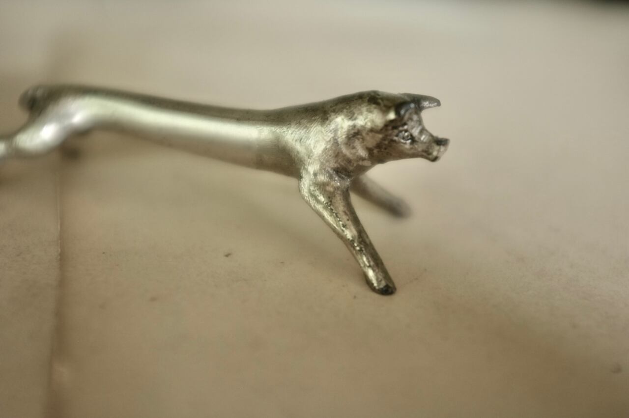 sold フランス 誰かを探すオオカミさんとカトラリーレスト フランス 黙想する動物たちとカトラリーレスト 豚さん アンティーク