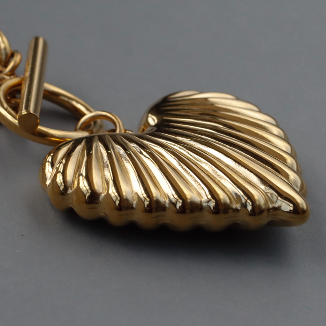 【ネコポス便】金属アレルギー対応  立体ハートモチーフ チェーンネックレス 2388