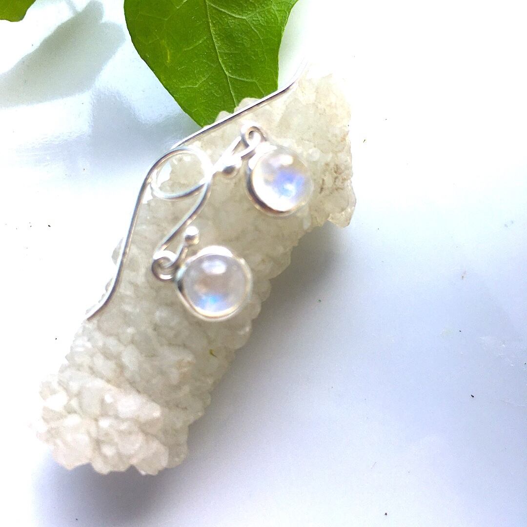 【SV925】✦6月の誕生石✦⋆.満月レインボームーンストーンピアス⋆.·Moon Light.·✦