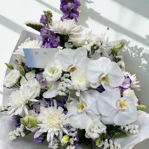 【御供】白と紫の胡蝶蘭入りアレンジメント 画像