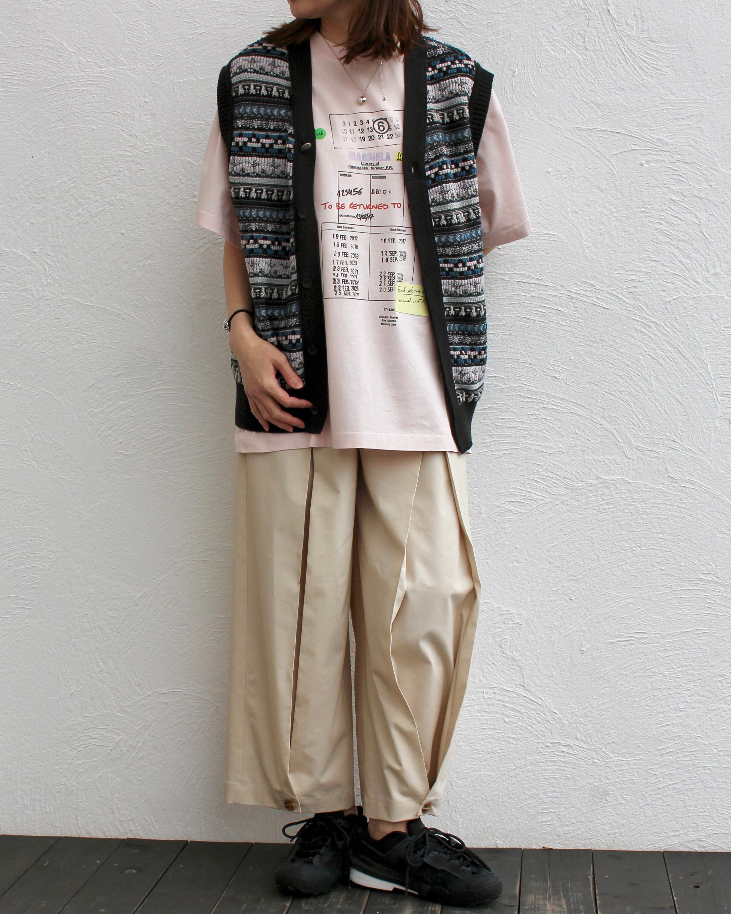 Nikki ESSENTIAL PIECES/V-neck knit vest | Coffee Restaurant
