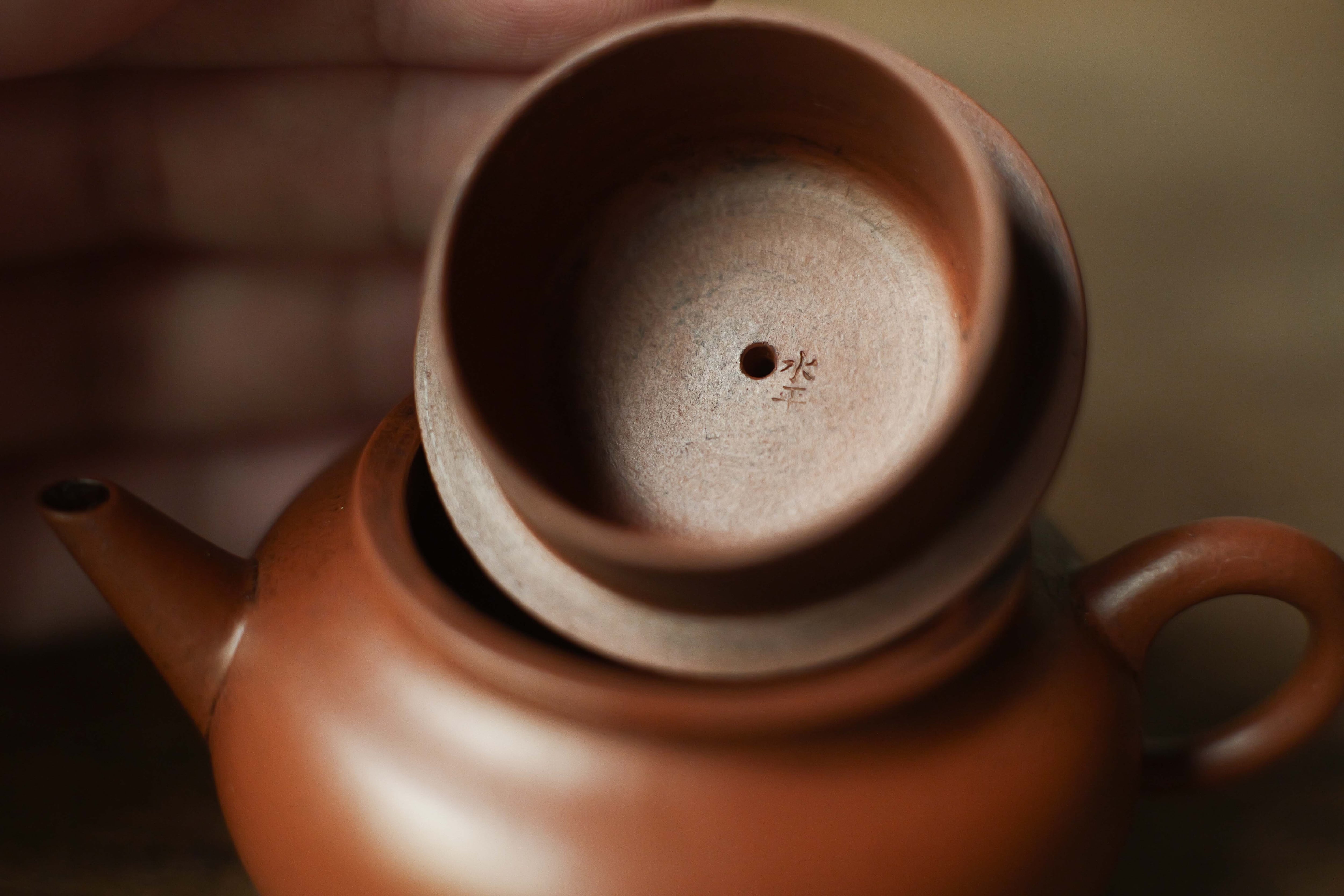 宜興紫砂壺「扁燈」（約75cc・全手工）・趙莊朱泥嫩鉱/老鉱ブレンド