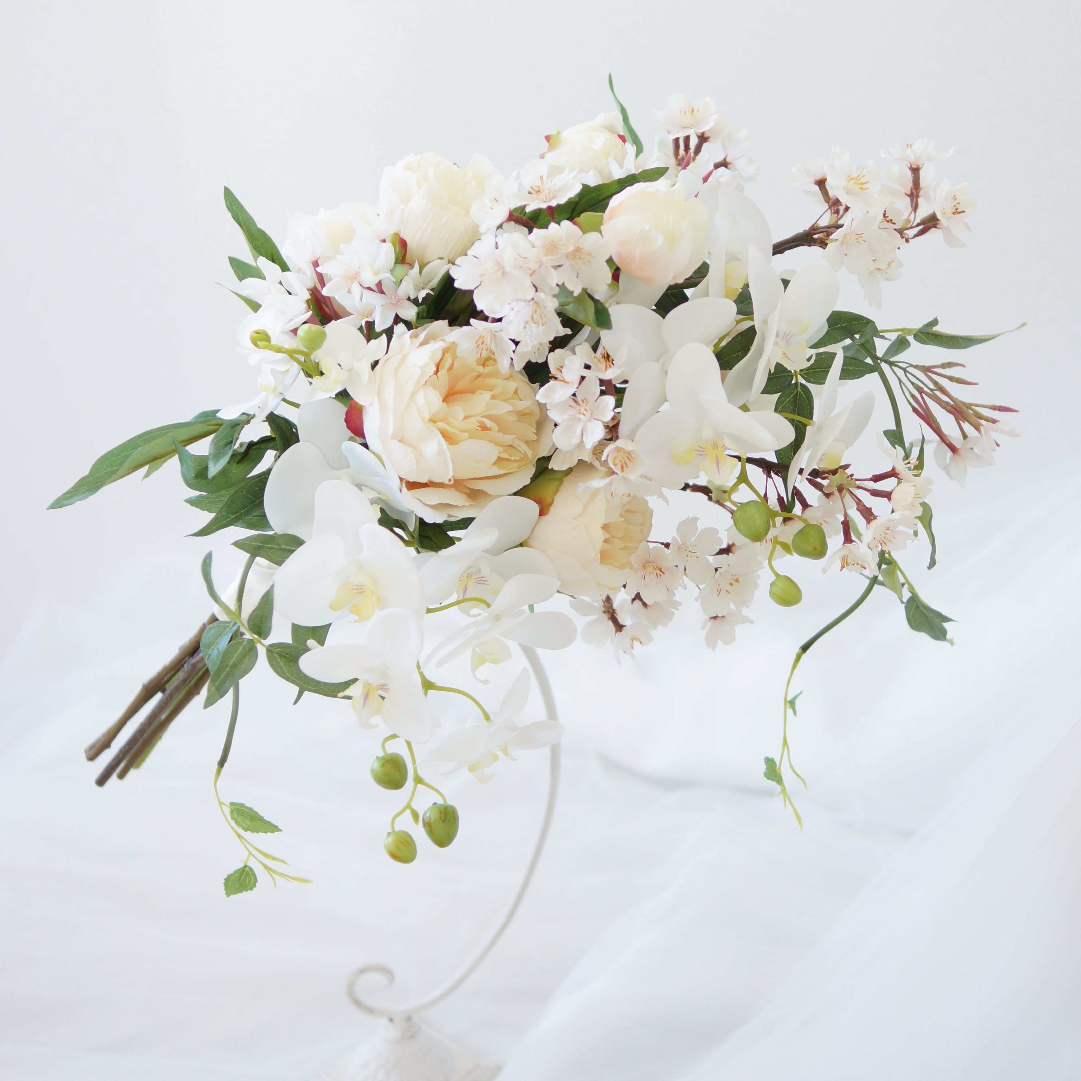 胡蝶蘭と桜・芍薬の和装ブーケ・ヘッドドレスセット　造花ブーケ