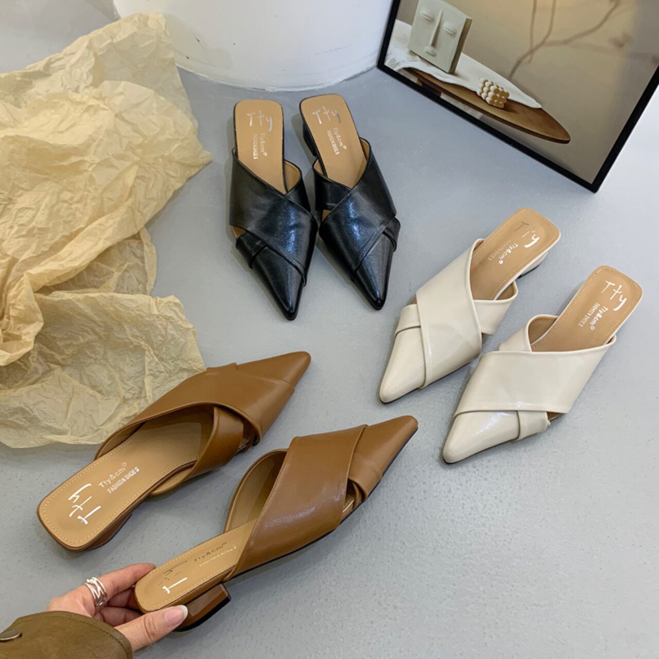 クロスデザインポインテッドトゥミュール a0572