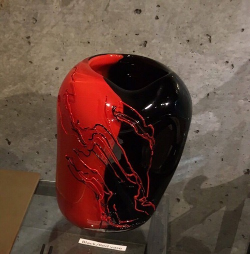 Black/Red (vase)