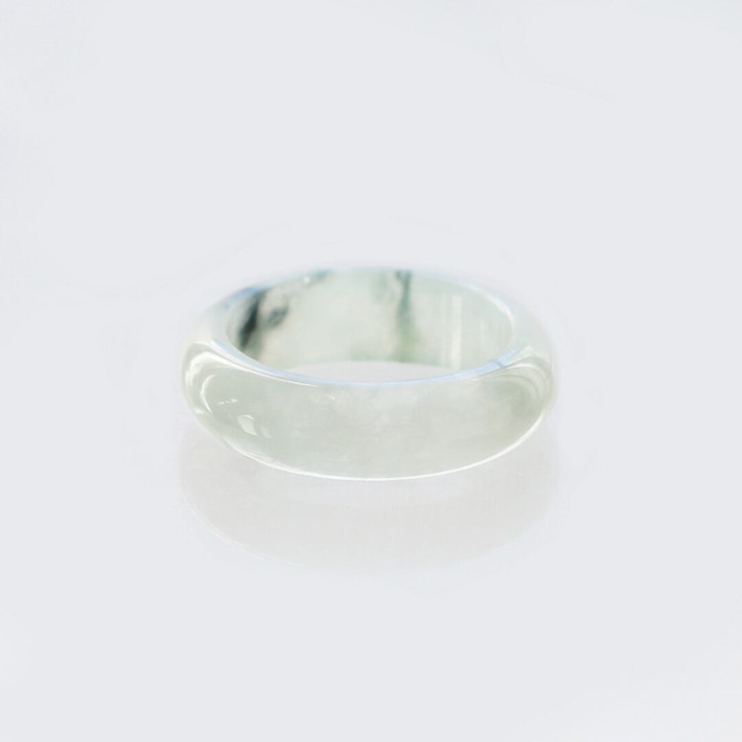 13号】涼し気な白翡翠がオンリーワン！くり抜き甲丸リング A貨