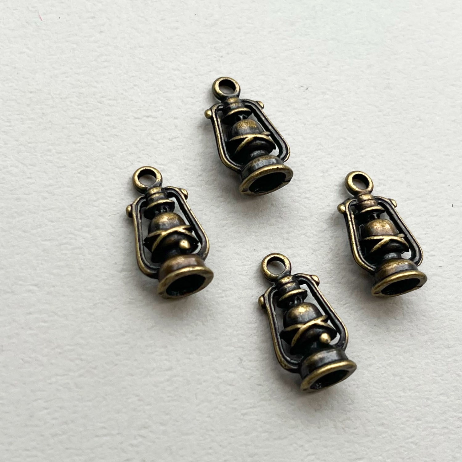 アンティーク風 ランプチャーム | Dua-アクセサリーパーツショップ