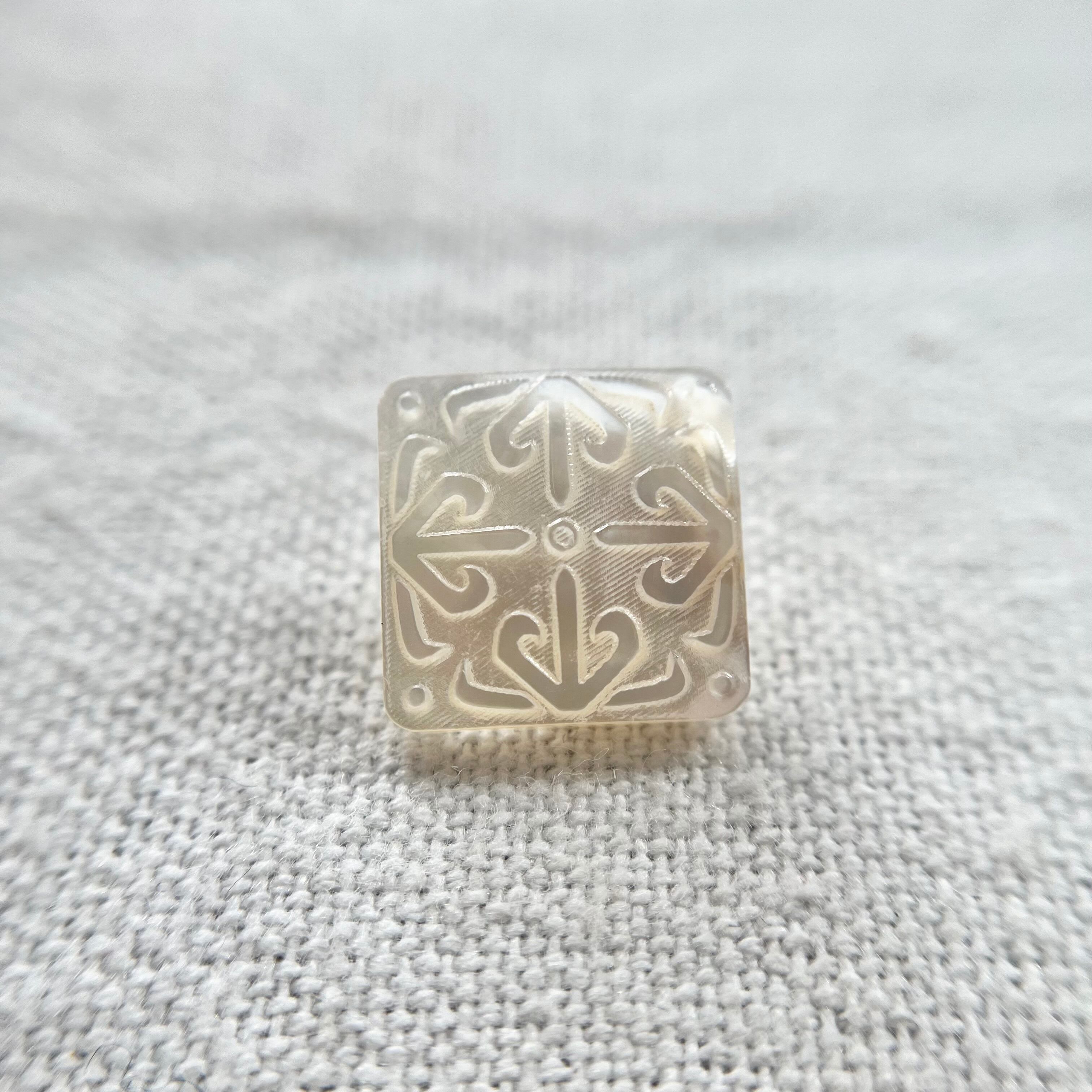 パールホワイト アールデコ調スクエア 17.5mm