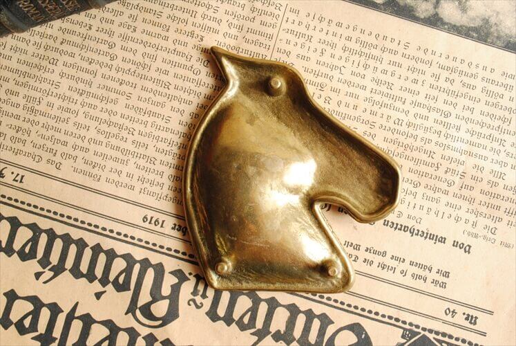 フランスのブロカントから 真鍮 小ぶりな馬のトレイ ブラス インテリア