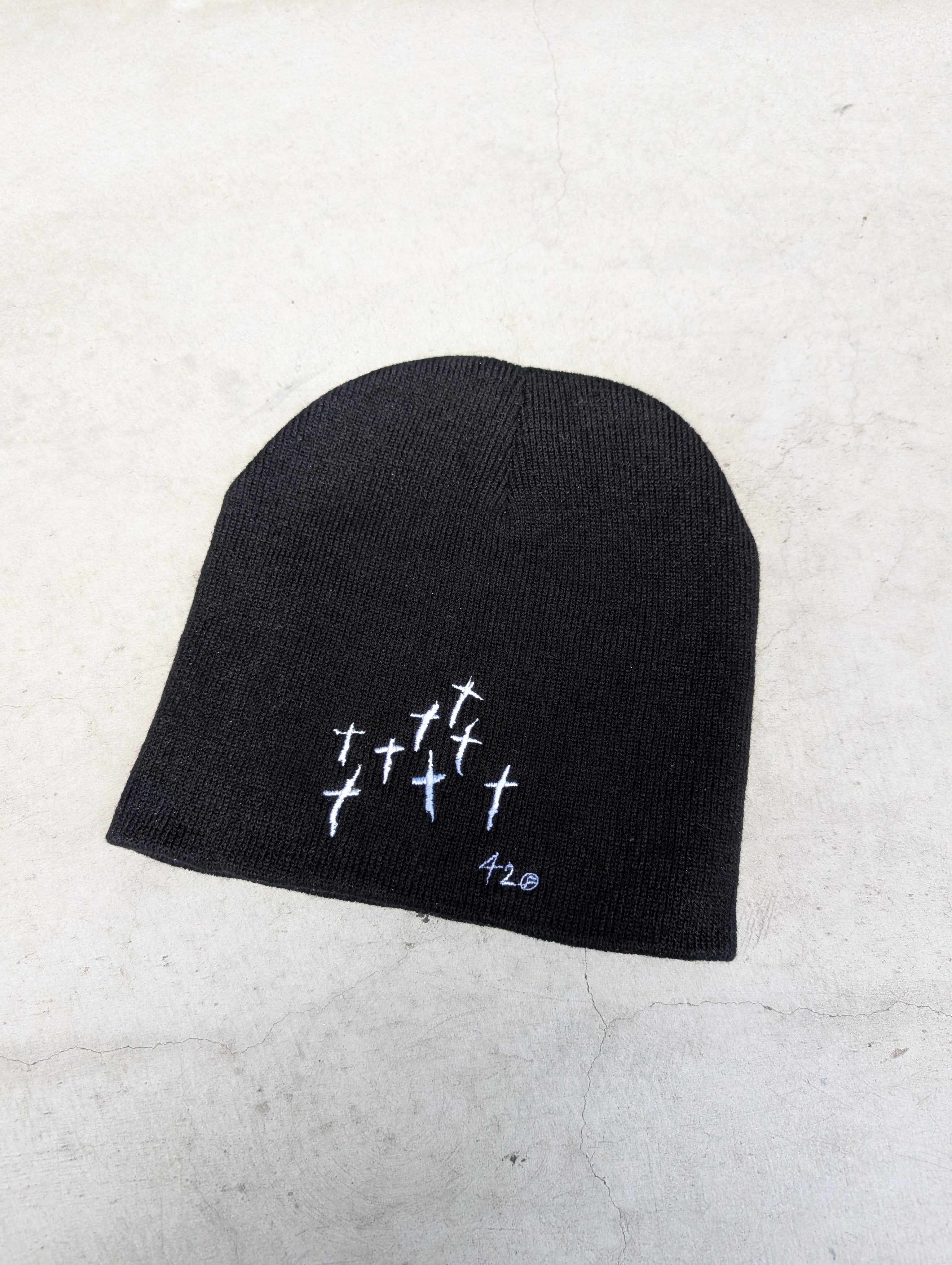 "深緑" CROSS embroidery beanie / BLACK WHITE