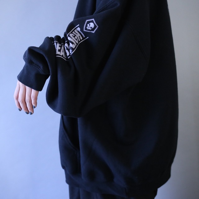 "デッド バイ デイライト" front and sleeve and back printed over silhouette sweat parka