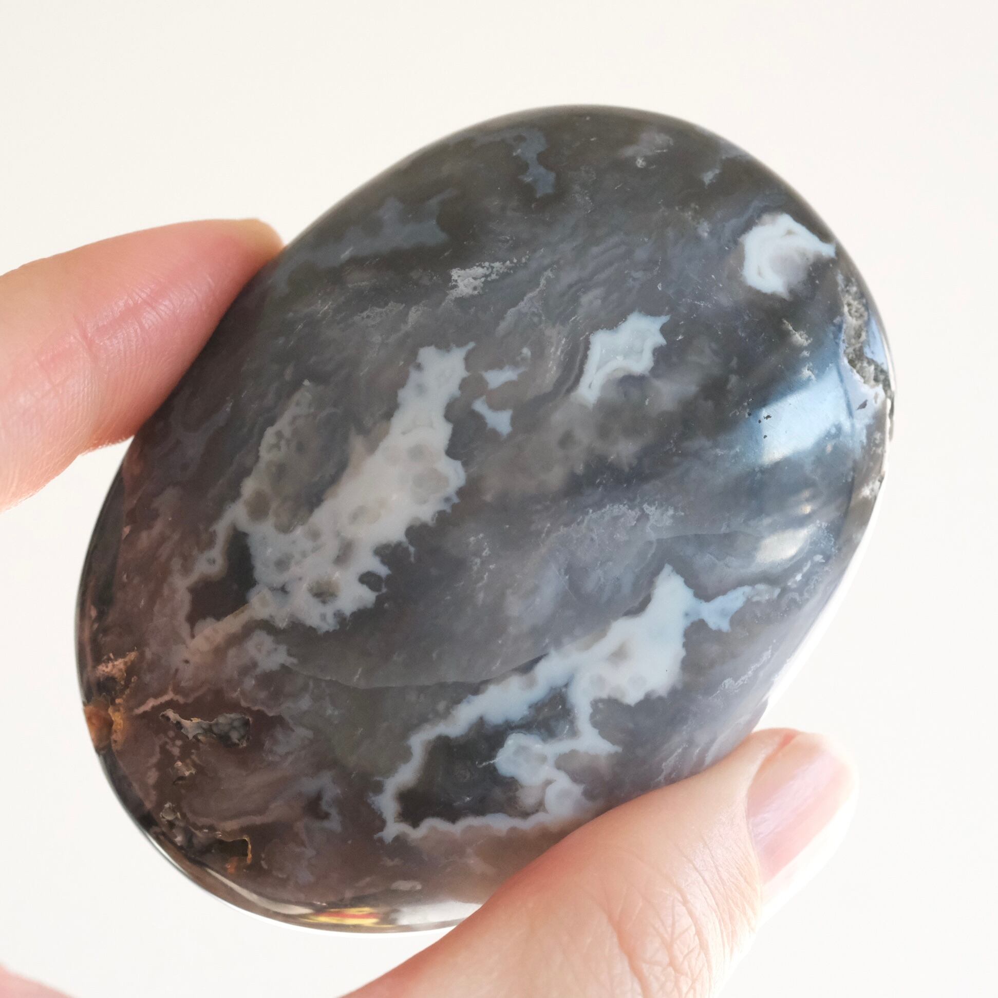 ブループルームアゲートの握り石 〇 羽毛瑪瑙（めのう） | ふれる