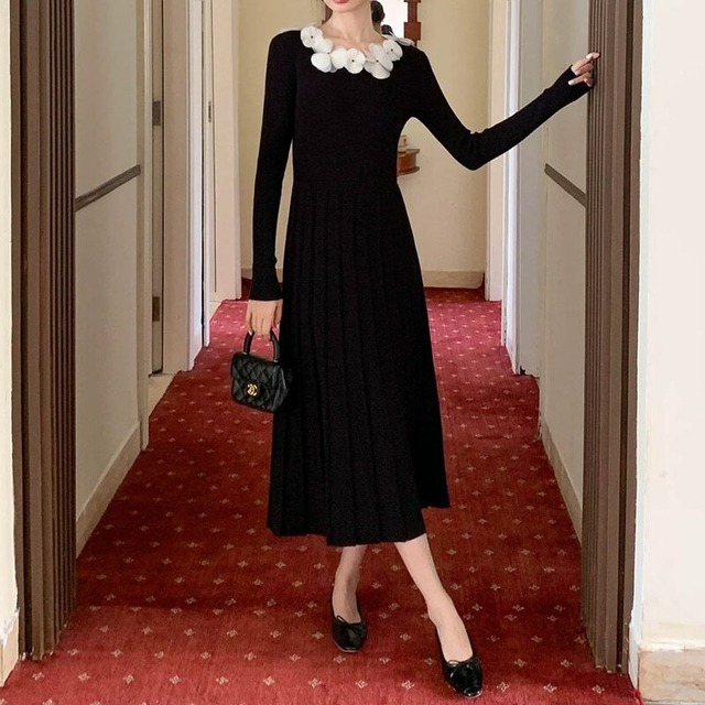 Flower neck knit pleats dress　M1701