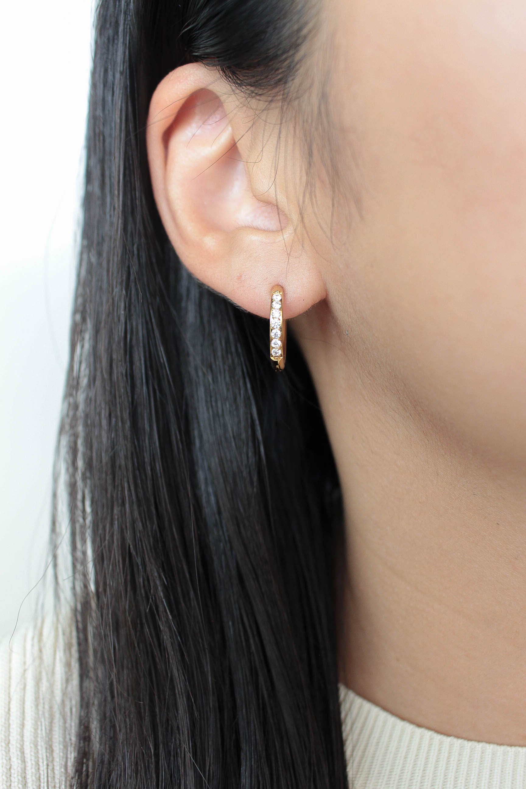 Zirconia Line Pierce | 金属アレルギー対応のアクセサリー ebine