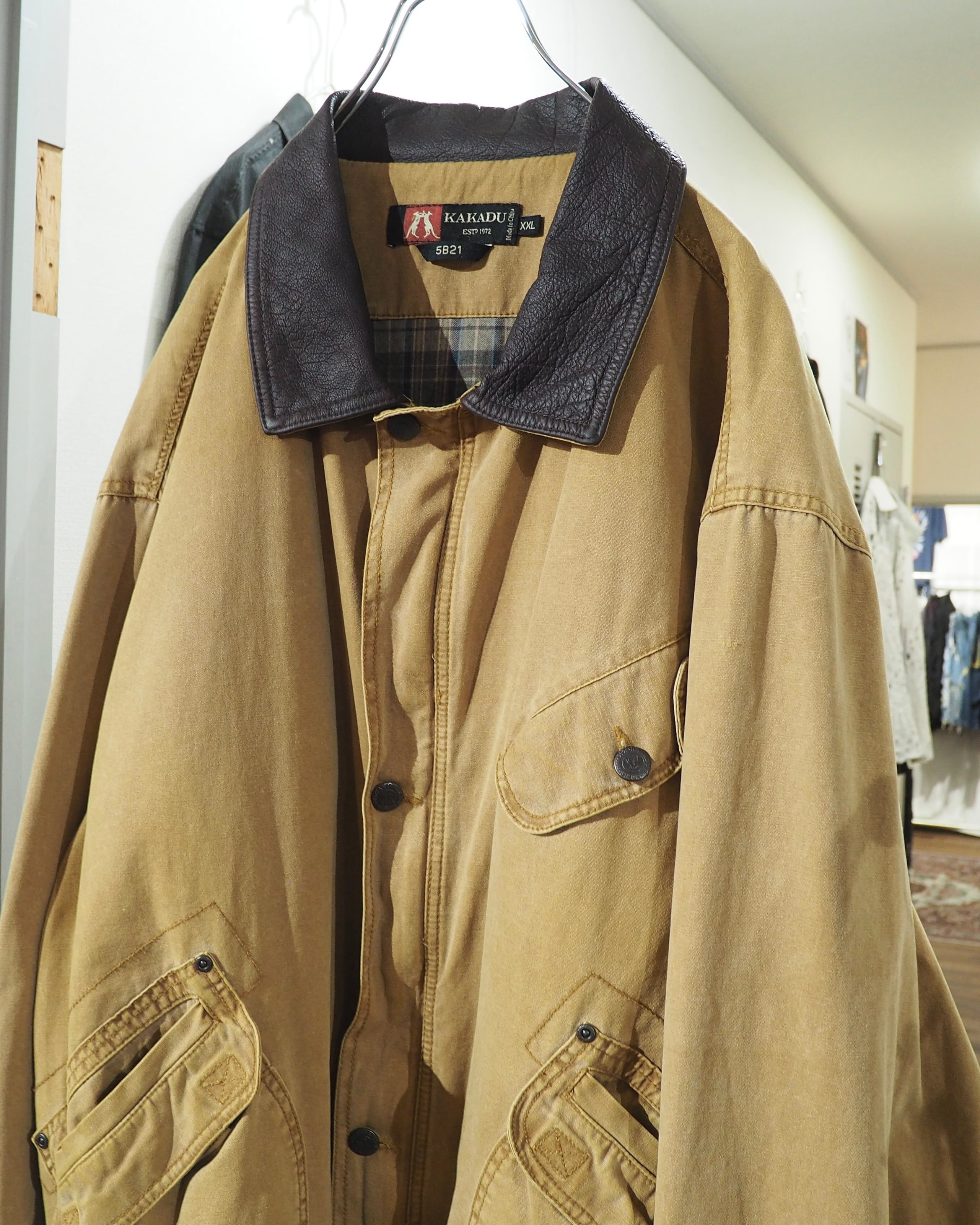 " KAKADU " Beautiful Fade Camel × Leather Collar switching Vintage Loose Duck Jacket