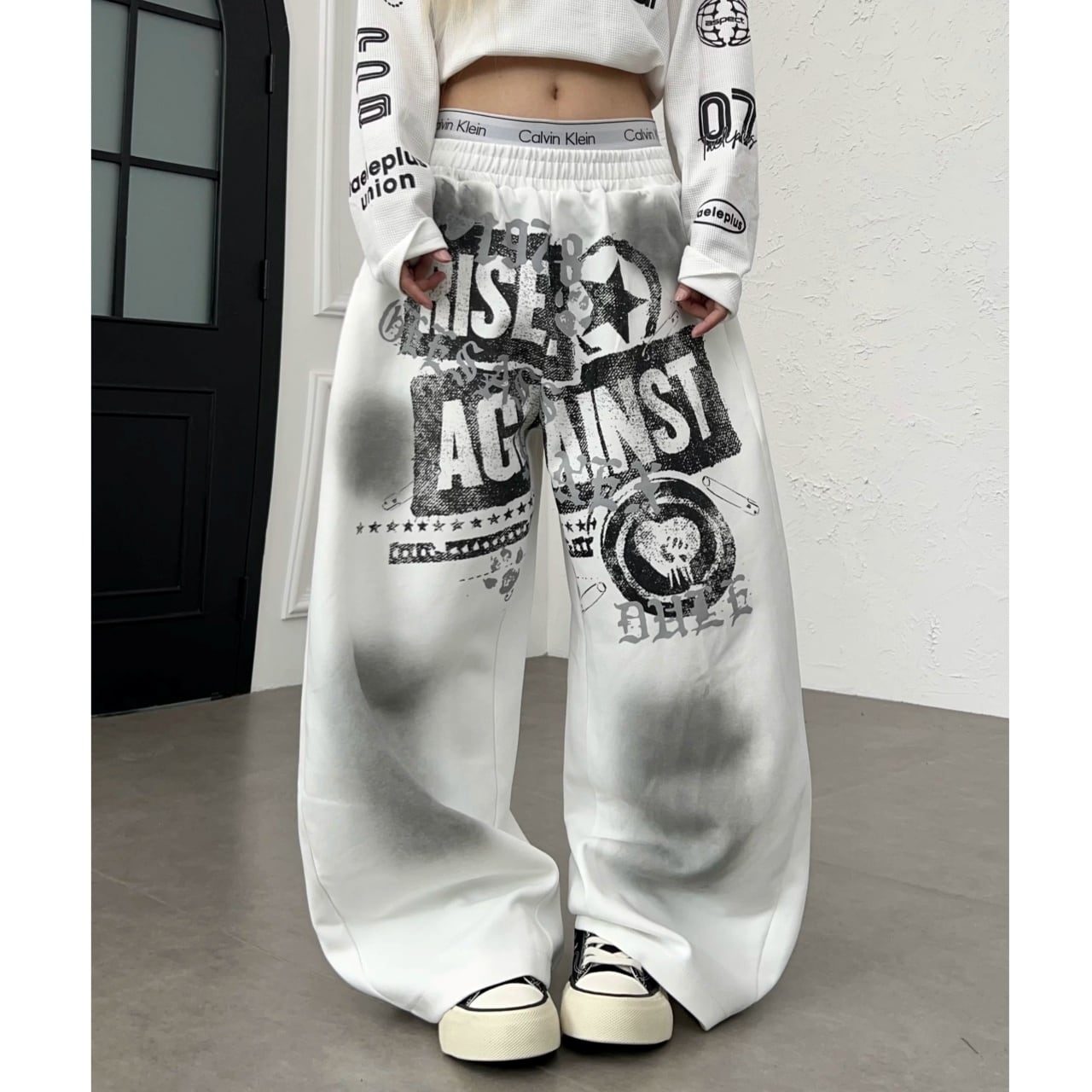 グランジグラフィックルーズフォルムカーブスウェットパンツ 2col R02540