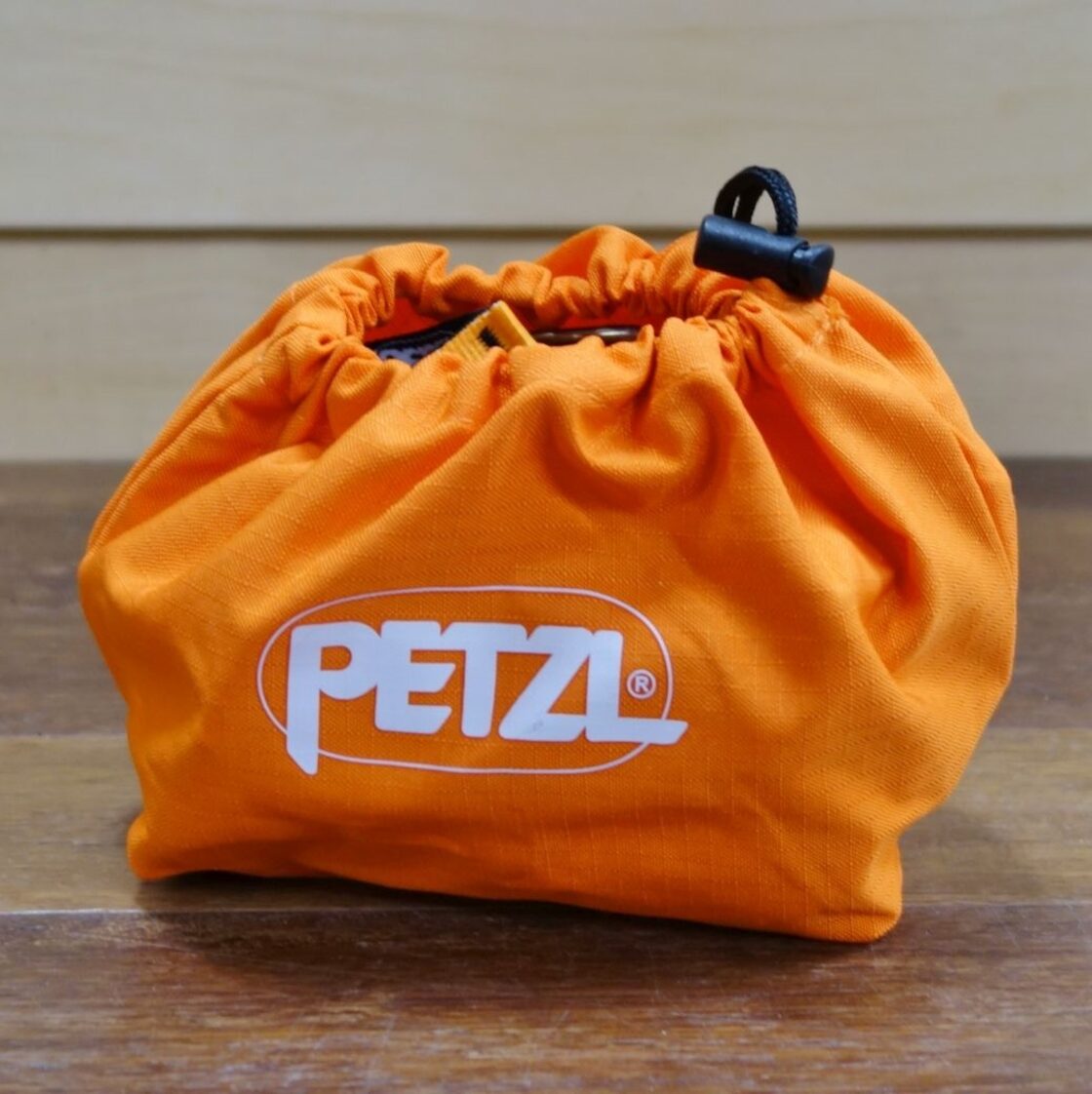 未使用 ペツル PETZL レオパード LLF T01A LLF 超軽量 コンパクト 