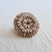 中嶋寿子のブローチ［砂の花］ A-8R