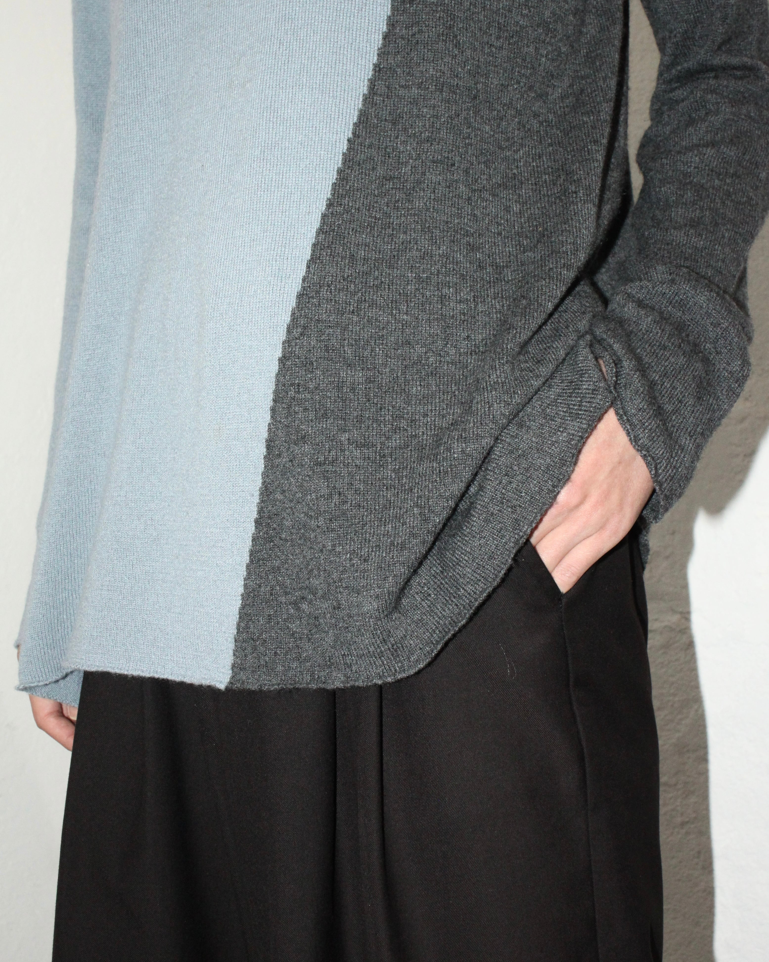 ARMANI COLLEZIONI Bi-Color Cashmere Knit Cut-sew | VOLAR