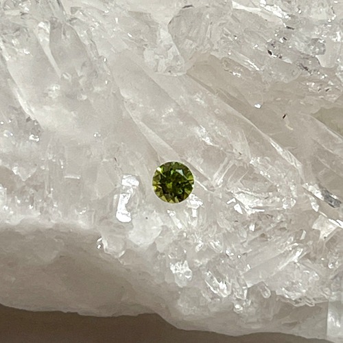 【超希少】【超美石】デマンドイトガーネット　ルース　0.19カラット（ケースつき）