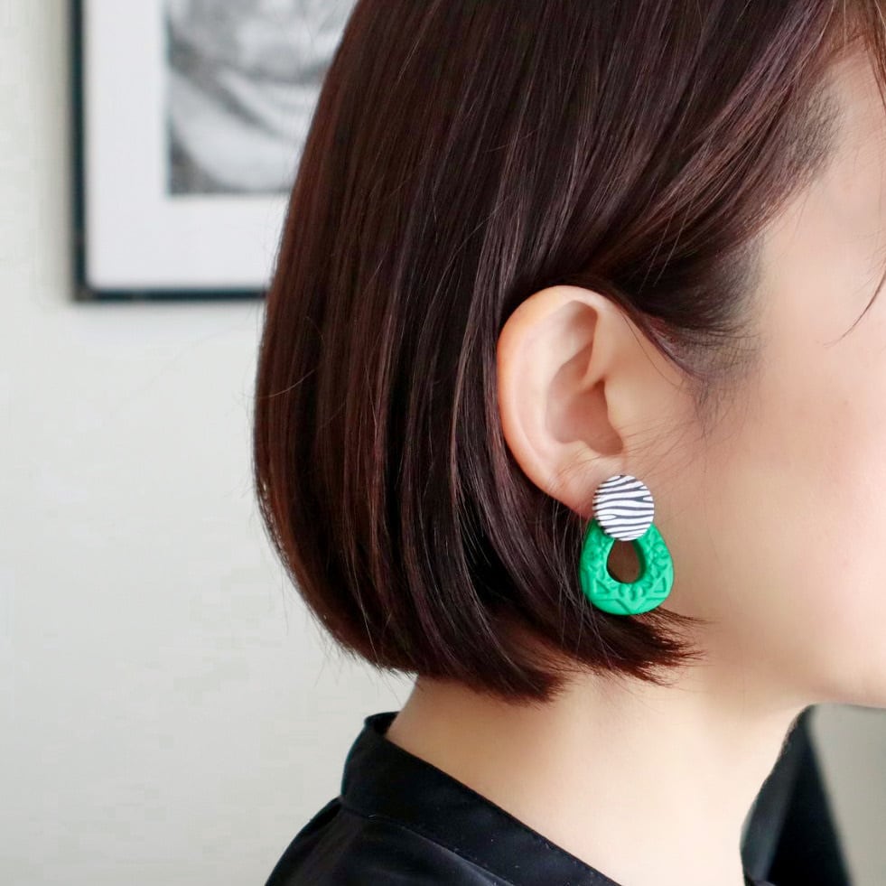 緑のエンボスとゼブラボーダー イヤリング・ピアス /38 | IROCHIKA