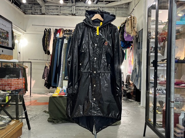 MONCLER × PALM ANGELS GENIUS SID FISHTAIL RAIN COAT BLACK 2 16996