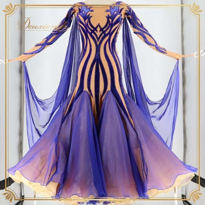 美品 フォークダンス衣装】ホワイト AURORA トップス ブラウス