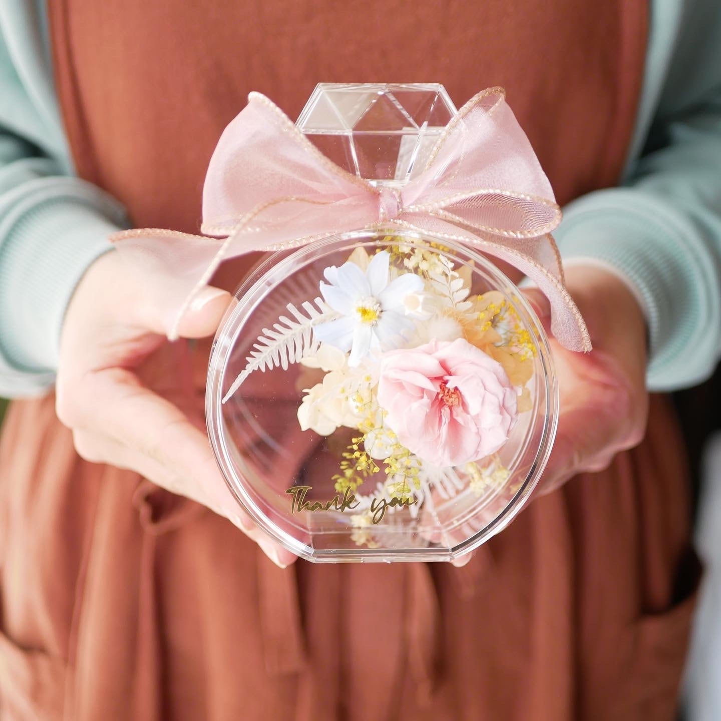 香水瓶のアレンジメント パステル